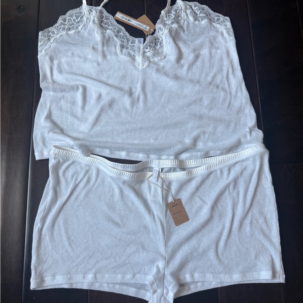 SKIMS limited edition White Ribbed Lace-Trim Cami & Short Set